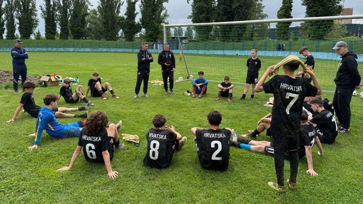 Momčad Hrvata iz Njemacke nakon neriješenog rezultata 1:1 s Hajdukom / Foto: Fenix (D.L.)
